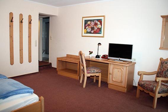 Hotel Bayerischer Hof Rehlings Weißensberg Chambre photo